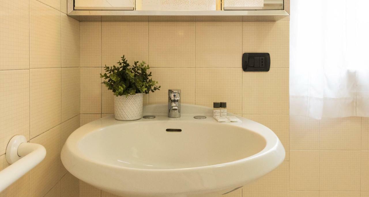 Joivy Welcoming 1Br Apt Next To Villa Olmo Комо Екстериор снимка